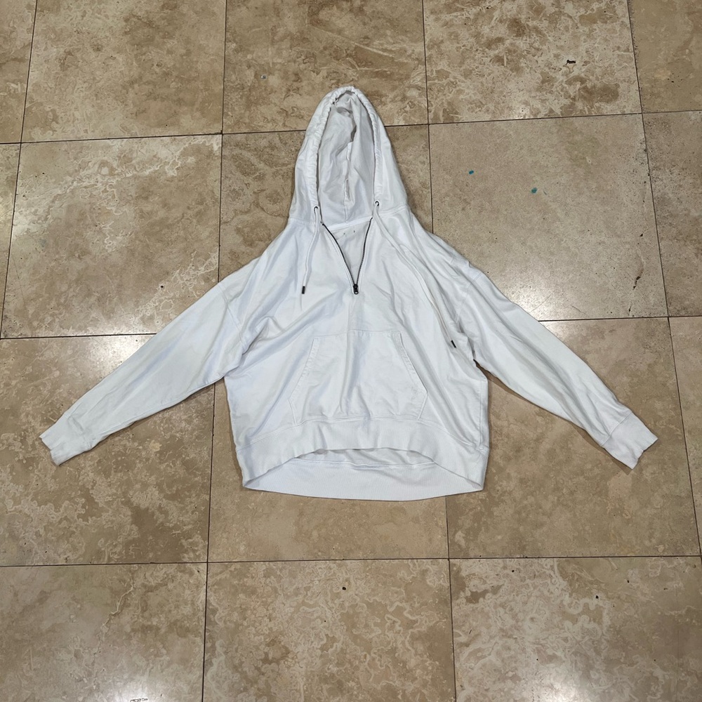 Cropped White Hoodie with Front Pocket